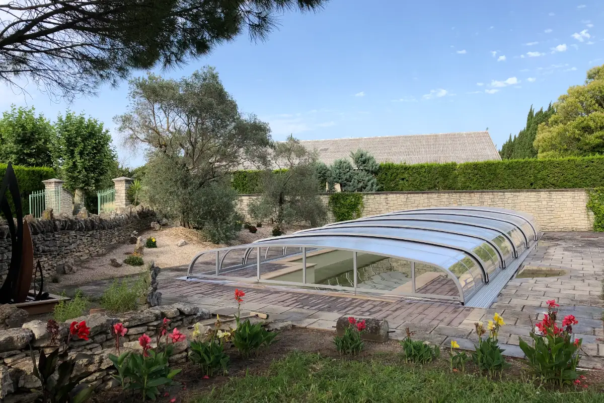 Abri de piscine bas — détail structure